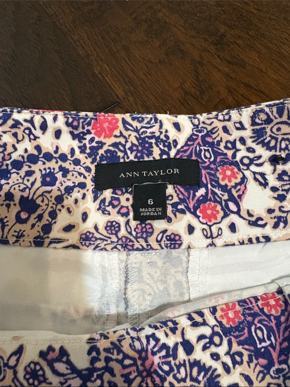 Ann Taylor LOFT floral paisley shorts size 6 - Picture 2 of 5